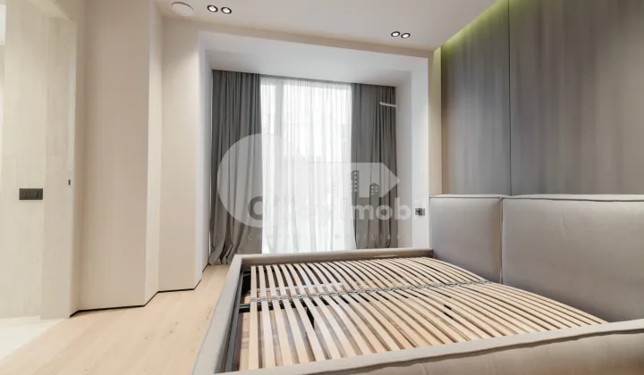 Casă, Centru, LACULUI