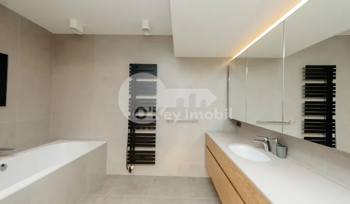 Apartament, Centru, PETRU RAREȘ