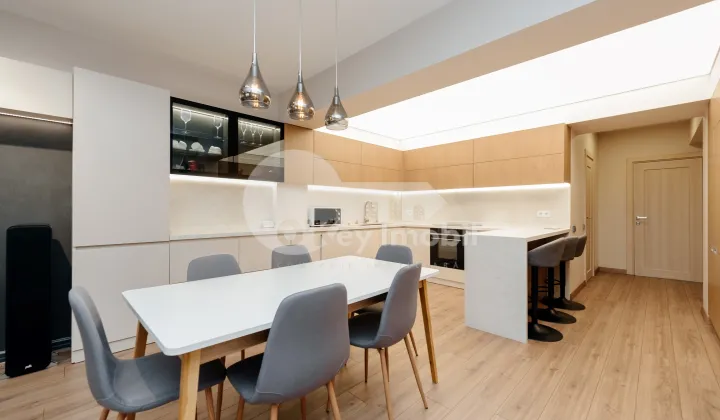 Apartament, Centru, PETRU RAREȘ