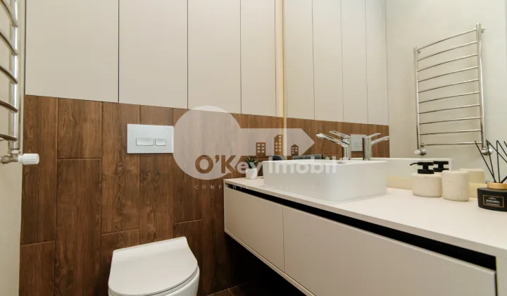 Penthouse, Centru, MELESTIU