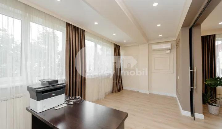 Apartament, Centru, SERGHEI LAZO