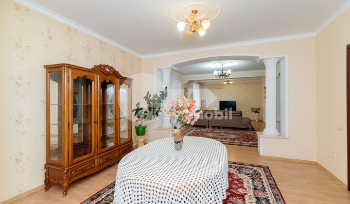 Casă, Centru, DÎMBULUI