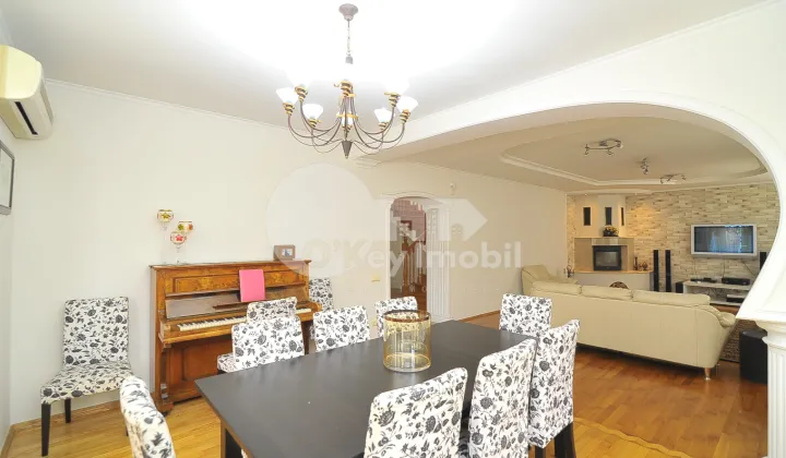 Casă - str-la Mihai Eminescu - Botanica