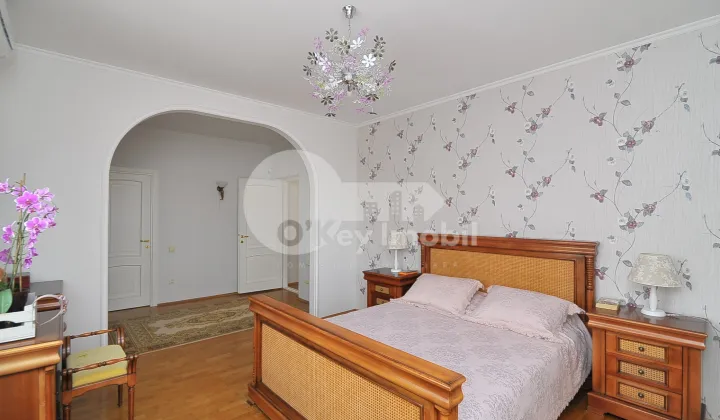 Casă - str-la Mihai Eminescu - Botanica