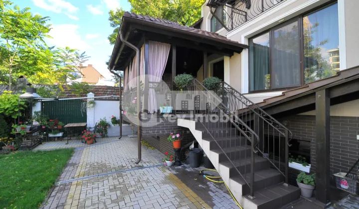 Casă, Centru, MOARA ROȘIE