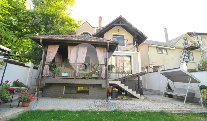 Casă, Centru, MOARA ROȘIE