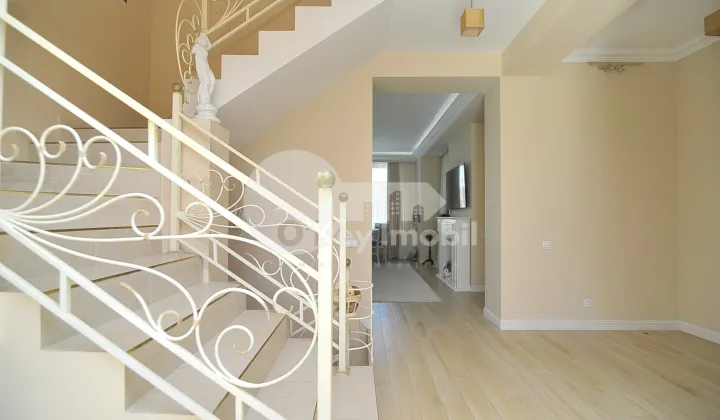 Casă, Centru, MOARA ROȘIE