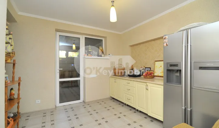 Casă, Centru, MOARA ROȘIE