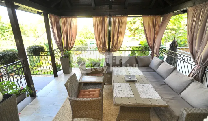 Casă, Centru, MOARA ROȘIE