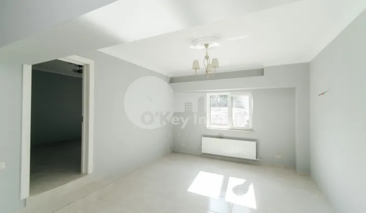 Oficiu, Centru, ROMANĂ