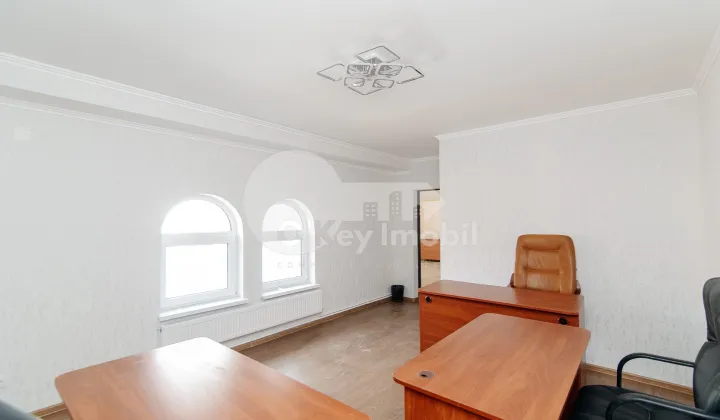 Oficiu, Centru, PETRU MOVILĂ