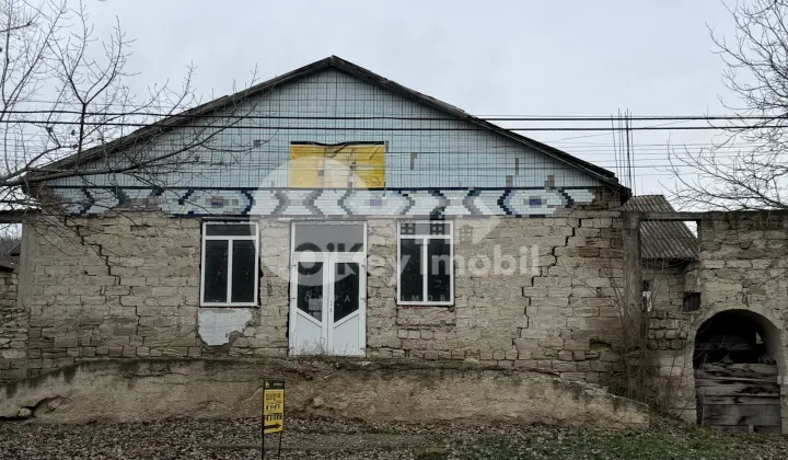 Spațiu comercial, STRĂȘENI