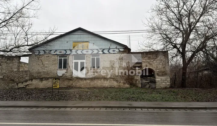 Spațiu comercial, STRĂȘENI