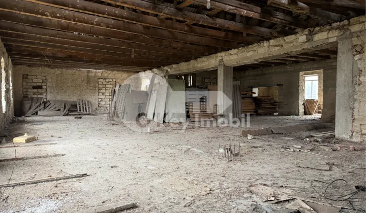 Spațiu comercial, STRĂȘENI