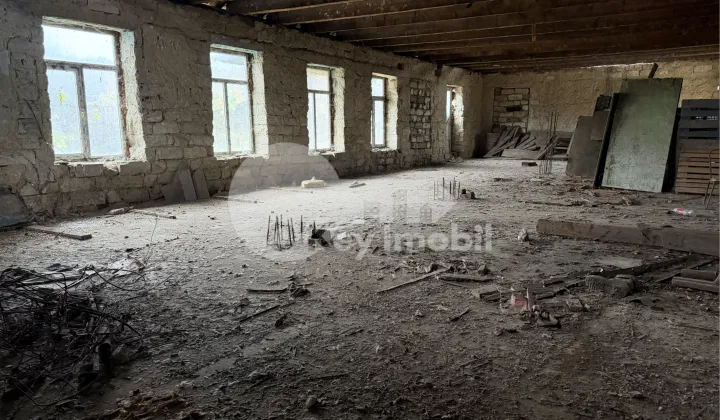 Spațiu comercial, STRĂȘENI