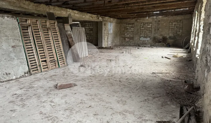 Spațiu comercial, STRĂȘENI