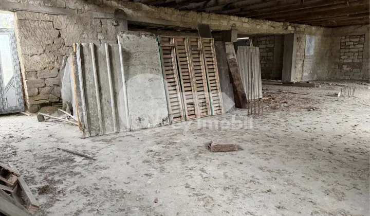 Spațiu comercial, STRĂȘENI