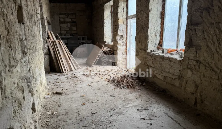 Spațiu comercial, STRĂȘENI