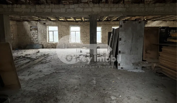 Spațiu comercial, STRĂȘENI