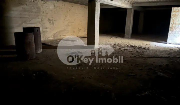 Spațiu comercial, STRĂȘENI