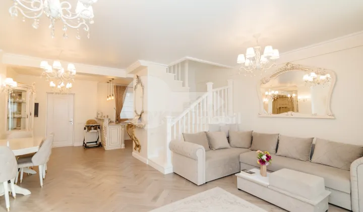 Townhouse, Centru, MELESTIU