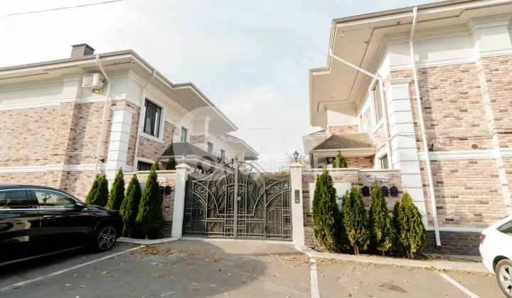 Townhouse, Centru, MELESTIU