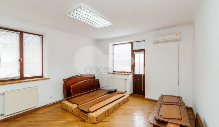 Oficiu, Centru, NICOLAE IORGA