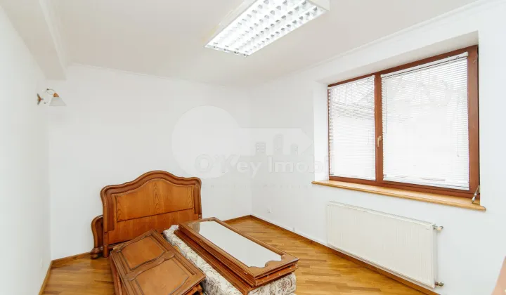 Oficiu, Centru, NICOLAE IORGA