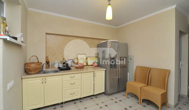 Casă, Centru, MOARA ROȘIE