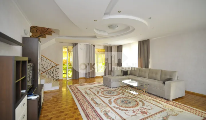 Casă, Centru, MOARA ROȘIE