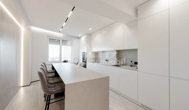 Apartament, Centru, MELESTIU