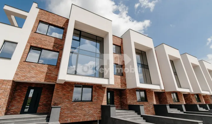 Townhouse, STĂUCENI