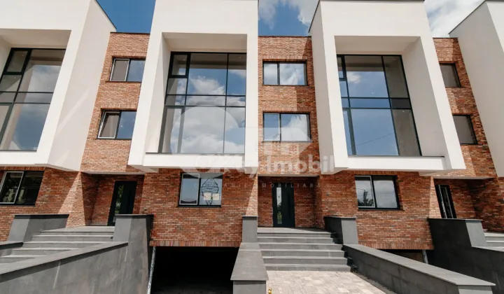 Townhouse, STĂUCENI