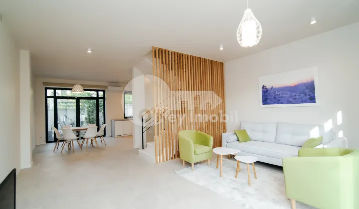 Casă, Centru, GEORGE MENIUC