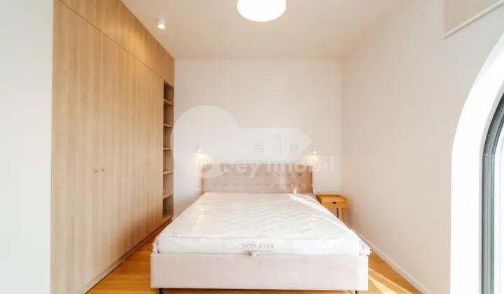 Casă, Centru, GEORGE MENIUC