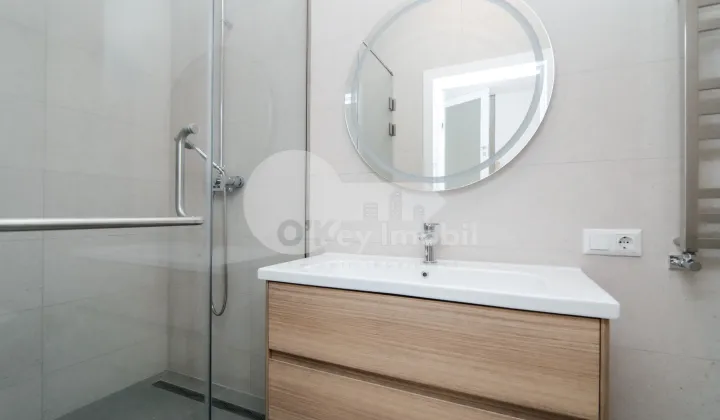 Casă, Centru, GEORGE MENIUC