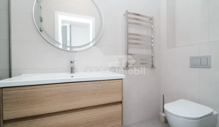 Casă, Centru, GEORGE MENIUC