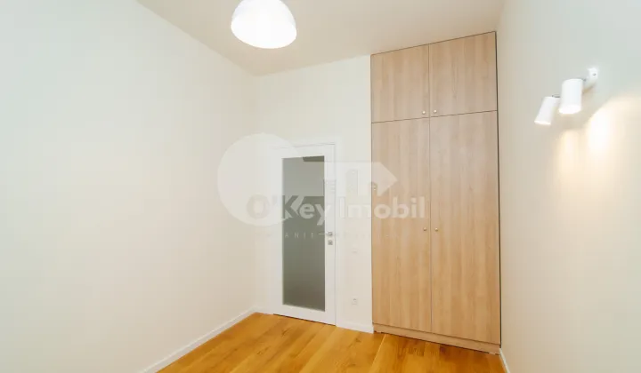 Casă, Centru, GEORGE MENIUC