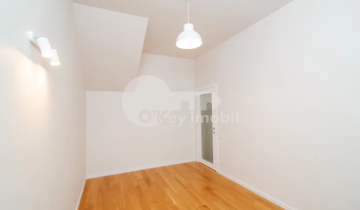 Casă, Centru, GEORGE MENIUC