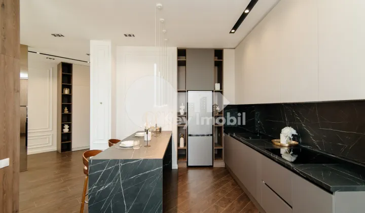 Penthouse, Centru, MELESTIU