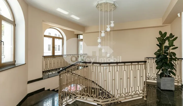 Oficiu, Centru, PETRU MOVILĂ