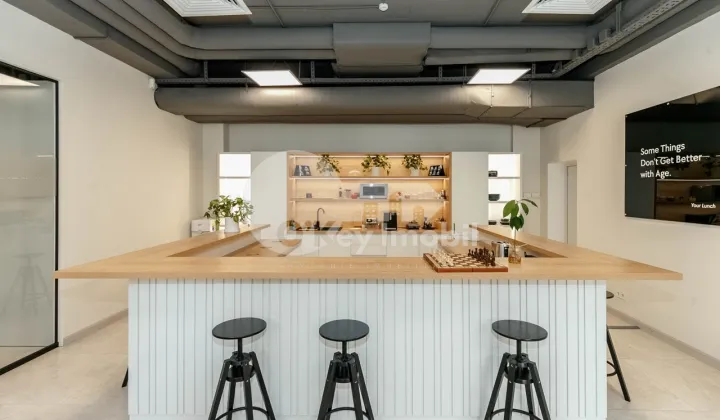 Oficiu, Centru, PETRU MOVILĂ