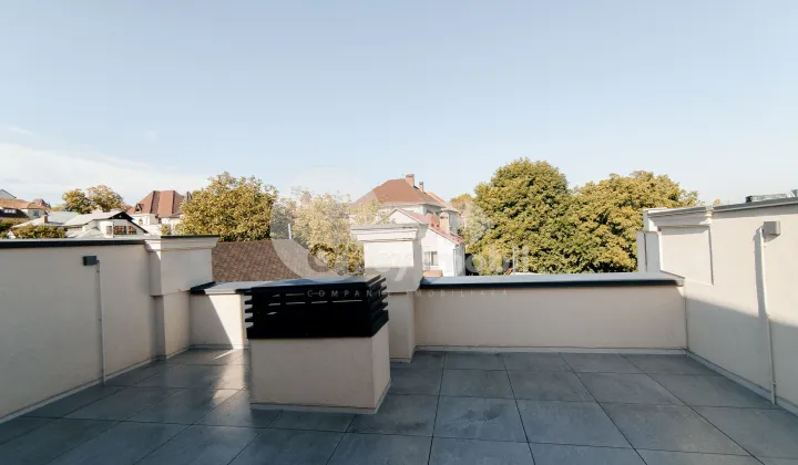 Townhouse, Telecentru, LACULUI